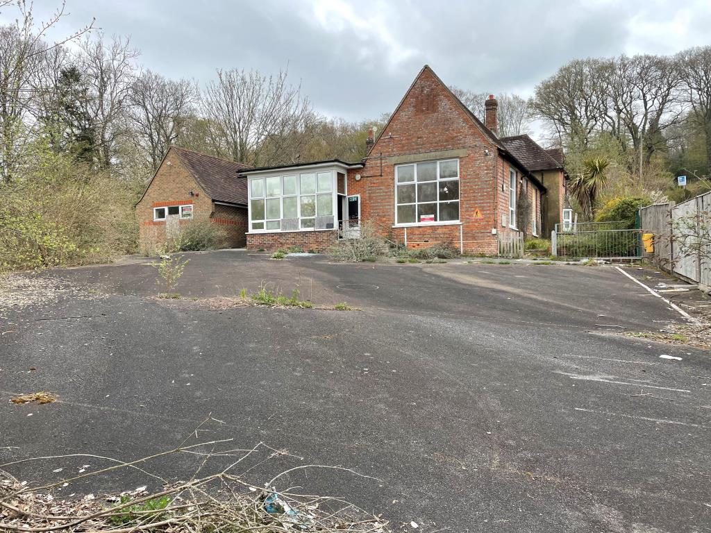Lot: 91 - FORMER PRIMARY SCHOOL AND LAND WITH POTENTIAL - View of school from playground